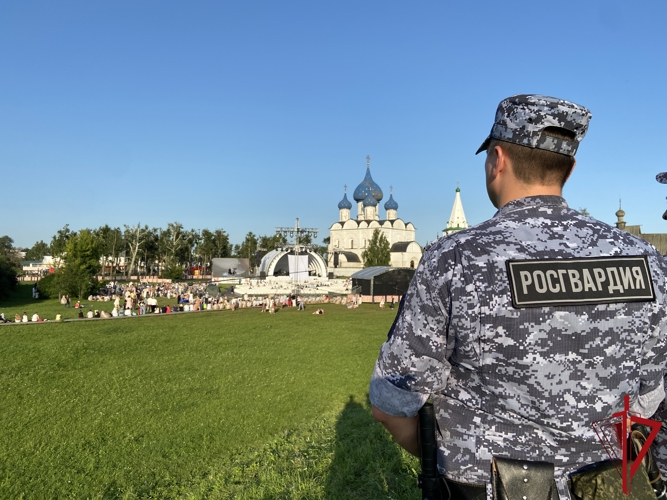 Владимирские росгвардейцы обеспечили охрану общественного порядка на втором летнем фестивале Дениса Мацуева в Суздале