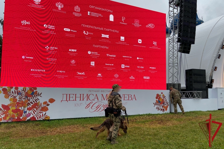 Владимирские росгвардейцы обеспечили охрану общественного порядка на втором летнем фестивале Дениса Мацуева в Суздале
