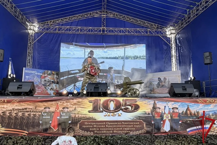 Военнослужащий военного оркестра регионального Управления Росвардии выступил на празднике «Один день с Росгвардией» к 105-летию Центрального округа 