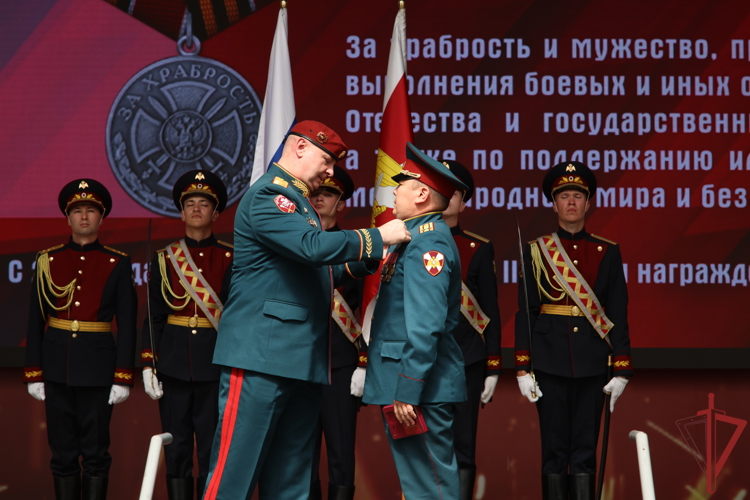 Военнослужащий военного оркестра регионального Управления Росвардии выступил на празднике «Один день с Росгвардией» к 105-летию Центрального округа 