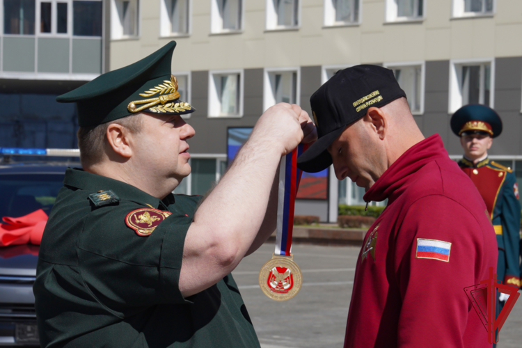 Заместитель директора Росгвардии генерал-полковник Василий Сонин поздравил победителей Всероссийского конкурса профессионального мастерства «Лучший по профессии» (видео)