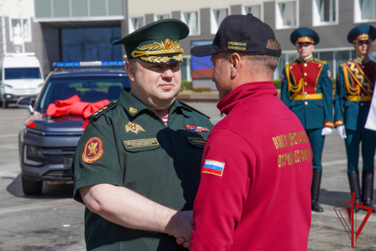 Заместитель директора Росгвардии генерал-полковник Василий Сонин поздравил победителей Всероссийского конкурса профессионального мастерства «Лучший по профессии» (видео)