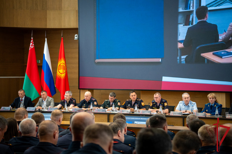 Руководитель управления вневедомственной охраны Росгвардии по Владимирской области принял участие во Всероссийском совещании-семинаре в Нижнем Новгороде