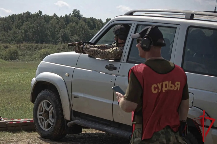 Офицер СОБР «Сунгирь» регионального управления Росгвардии прошёл испытание на знак отличия полицейского спецназа