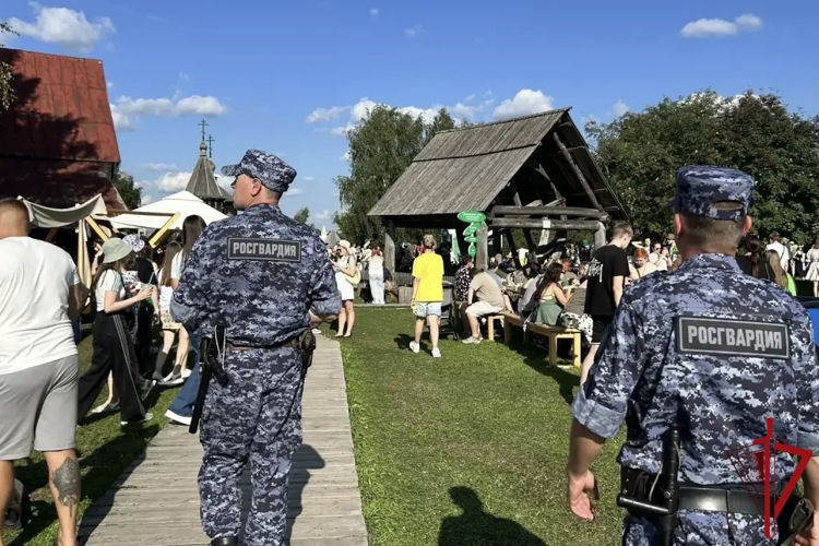 Владимирские Росгвардейцы обеспечили правопорядок при проведении «Дня огурца» в Суздале