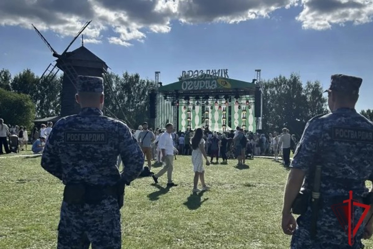 Владимирские Росгвардейцы обеспечили правопорядок при проведении «Дня огурца» в Суздале