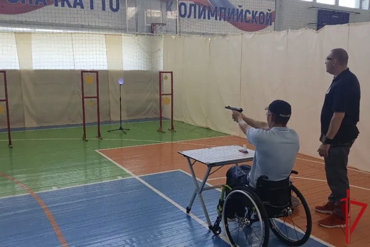 Владимирские росгвардейцы провели соревнования по стрельбе из пневматического пистолета для людей с ограниченными возможностями