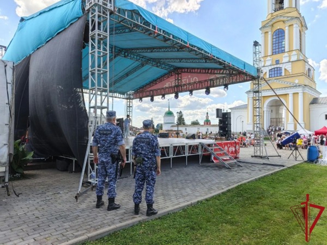 Росгвардия совместно с правоохранительными органами обеспечила безопасность праздничных мероприятий в Муроме, Суздале и Судогде
