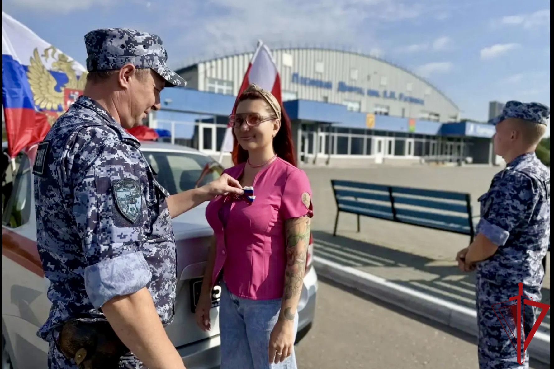 Росгвардейцы обеспечили правопорядок и провели акцию ко Дню Государственного флага Российской Федерации