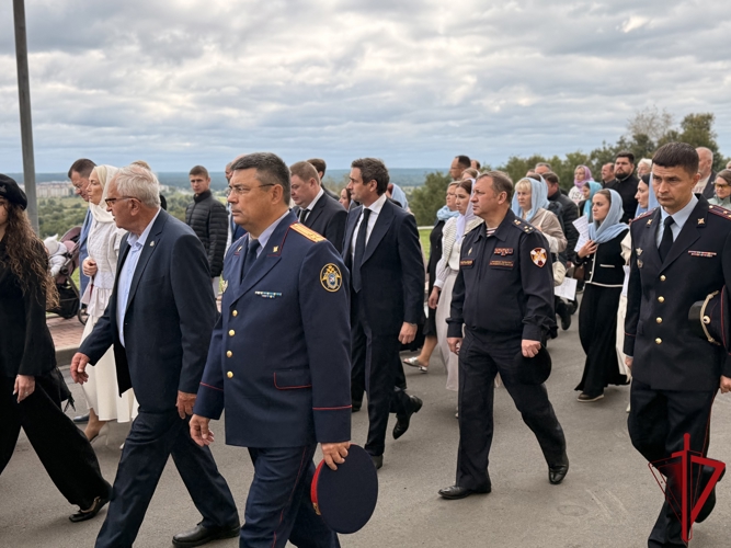 Во Владимире сотрудники Росгвардии приняли участие в торжественном открытии памятника Андрею Боголюбскому
