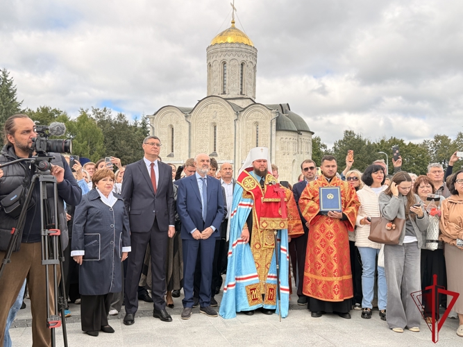 Во Владимире сотрудники Росгвардии приняли участие в торжественном открытии памятника Андрею Боголюбскому