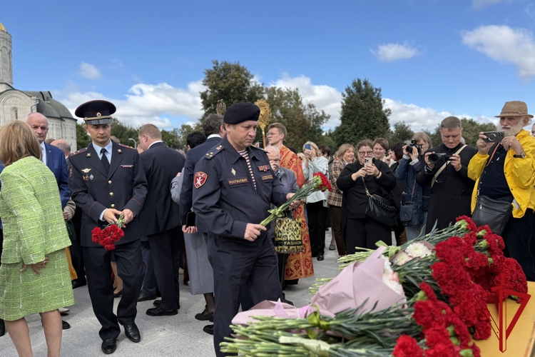 Во Владимире сотрудники Росгвардии приняли участие в торжественном открытии памятника Андрею Боголюбскому