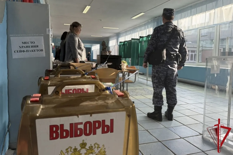 Сотрудники и военнослужащие росгвардии по Владимирской области обеспечили правопорядок в единый день голосования