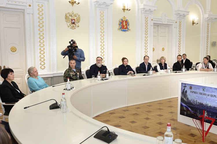 Во Владимире семьям погибших защитников Отечества вручили именные памятные жетоны