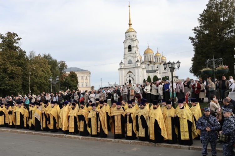Во Владимире росгвардейцы обеспечили охрану общественного порядка во время пребывания ковчега с десницей святителя Спиридона Тримифунтского