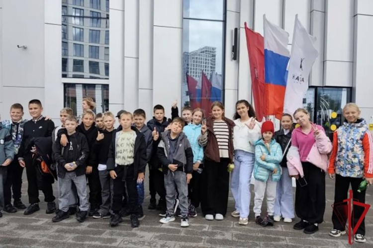 Кадеты Росгвардии из Владимирской области посетили ледовое шоу „Белоснежка на льду“ в „Навка Арене“