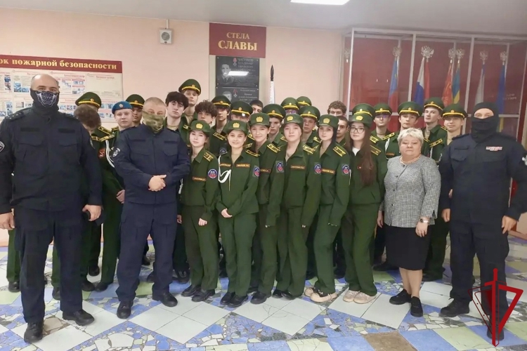 Сотрудники ОМОН «Невский» рассказали владимирским школьникам о службе в Росгвардии