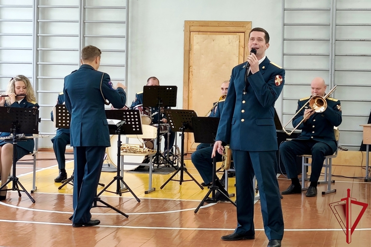 Сотрудники и военнослужащие Управления Росгвардии по Владимирской области приняли участие в мероприятиях ко Дню учителя и Дню среднего профессионального образования